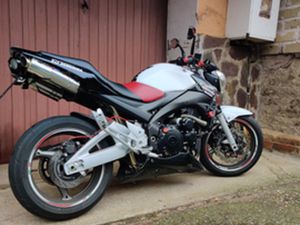 SUZUKI GSR 600 (DEPO)