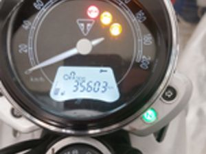 TRIUMPH STREET TWIN 900 2018