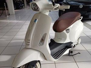 VESPA SPRINT S 50 *WENIG KM*