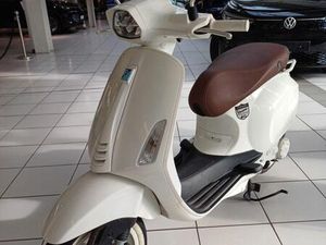 VESPA SPRINT S 50 *WENIG KM*