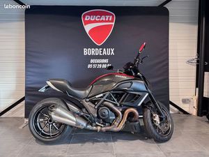 DUCATI DIAVEL 1200 CARBON RED