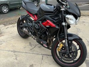 TRIUMPH STREET TRIPLE 675 R