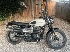 TRIUMPH STREET SCRAMBLER 900
