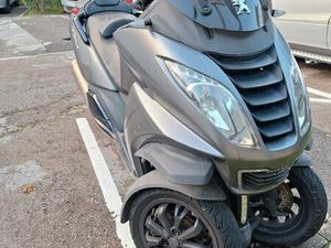 SCOOTER PEUGEOT METROPOLIS