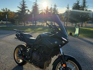YAMAHA TRACER 700 GT A2– 3500 KM – LIGNE AKRAPOVIC – FULL ÉQUIPÉE