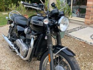 TRIUMPH BONNEVILLE T100