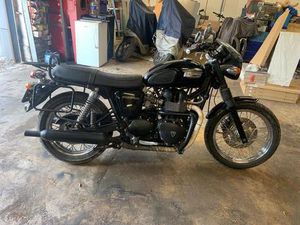 ② TRIUMPH T100