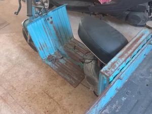 ZUNDAPP DE 4 COM ALGUNS AJUSTES A FAZER , LEVOU ALGUM MATERIAL NOVO .MOTA NÃO TEM DOCUMENTOS