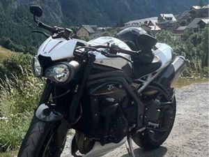 SPEED TRIPLE 1050 RS