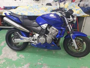 900 HORNET TRES BON ETAT CT OK ENTIEREMENT REVISE