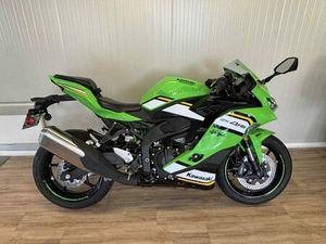 ② KAWASAKI NINJA ZX4RR