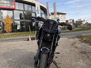 YAMAHA MT125