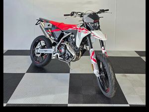 XMF 125 MOTARD