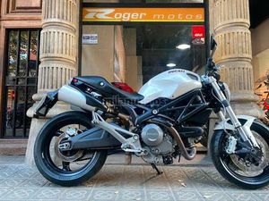 DUCATI - MONSTER 696