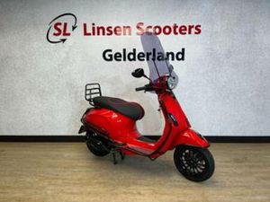 VESPA PRIMAVERA 45 KM/H ROOD 2025 NIEUW! — SCOOTERS | VESPA — MARKTPLAATS