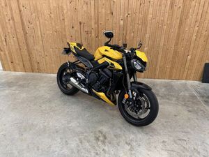TRIUMPH STREET TRIPLE 765 RS 2024 765 CM3 | MOTO ROADSTER | 5 500 KM | JAUNE | 26000 VALENCE