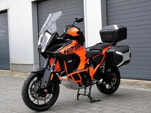 ② KTM 1290 SUPER ADVENTURE S