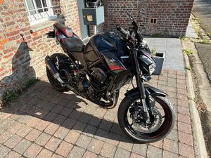 KAWASAKI Z900 PERFORMANCE – 2021 – ÉTAT COMME NEUVE