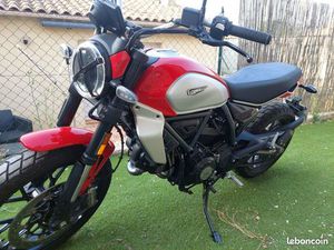DUCATI SCRAMBLER 800 ICON