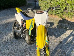 SUZUKI RM 250