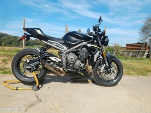 TRIUMPH STREET TRIPLE RS