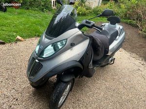 PIAGGIO MP3 3 ROUES SANS PERMIS