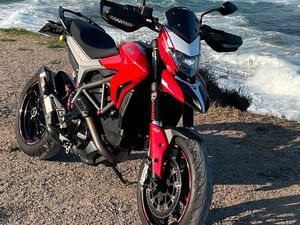DUCATI HYPERSTRADA 821