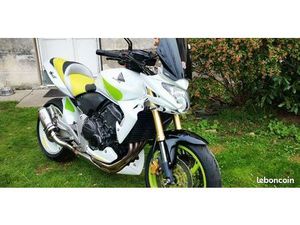 600 HORNET A VENDRE OÙ ÉCHANGE