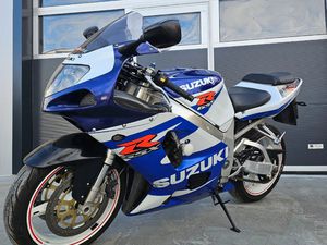 SUZUKI GSXR 750 →