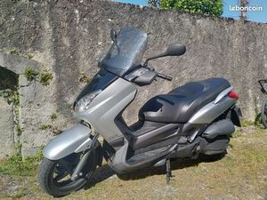 XMAX 125