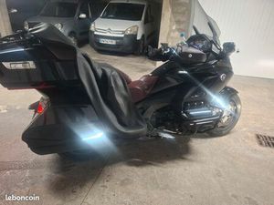 GOLDWING A VENDRE GL 1800 ANNÉE 2019 COFFRE HARLEY SELLE CONFORT JUPE AV ET ARRIÈRE SONO AVEC AMPLIFICATEUR FOCAL ENCEINTE ARRIÈRE JBL STROBOSCOPE PRIX 14000