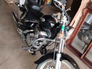 SUZUKI - INTRUDER 250