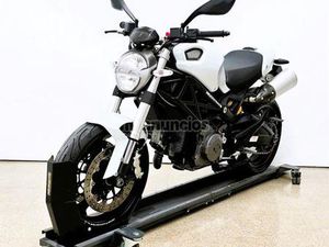 DUCATI - MONSTER 696