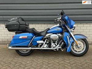 HARLEY-DAVIDSON ELECTRA GLIDE FLHTCUSE CLASSIC ULTRA CVO 110CI 5HD ABS BLAUW