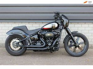 HARLEY-DAVIDSON STREET BOB FXBB SOFTAIL CUSTOM, BTW MOTOR INCL!! ZWART