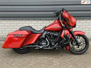 HARLEY-DAVIDSON STREET GLIDE FLHXS SPECIAL CUSTOM M8 BJ 2017 ORANJE