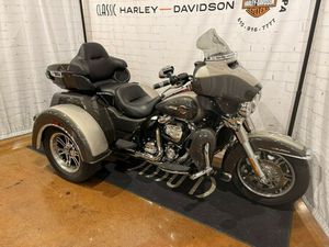 2023 HARLEY-DAVIDSON® TRI GLIDE® ULTRA FLHTCUTG 860841 GRAY HAZE/SILVER FORTUNE