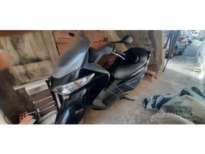 SUZUKI BURGMAN 200 CON BAULETTO