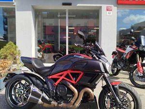 DUCATI DIAVEL CARBON RED AND MATT CARBON, 1. MAJ V ČR, PODZIMNÍ CENA