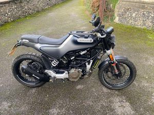HUSQVARNA SVARTPILEN 125 EURO 5 125 CC