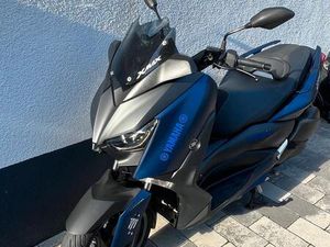 YAMAHA X-MAX 300