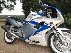 YAMAHA FZR 1000 MIT 156 PS