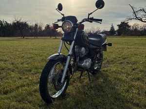 MOTORRAD YAMAHA SR 125-TÜV NEU -8,8 KW 12 PS GARAGENFAHRZEUG