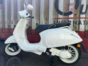 JUSTIN BIEBER X VESPA 50 E5