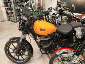 ROYAL ENFIELD METEOR 350 2024 MODELL AKTION IN GELB