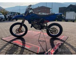 YAMAHA YZ 85