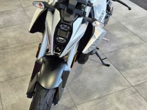 SUZUKI GSX 8S