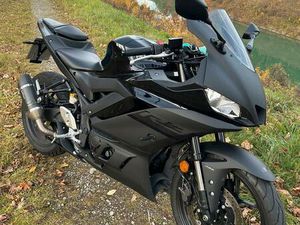 YAMAHA R3 TOP ERHALTEN MIT LEOVINCE AUSPUFF