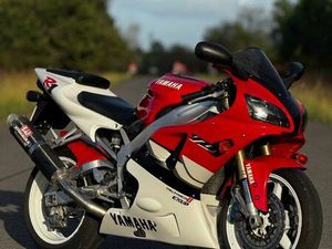 R1 YAMAHA