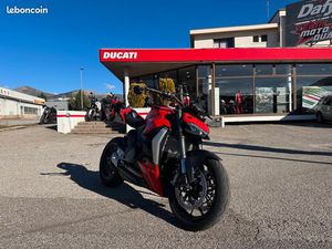 DUCATI STREETFIGHTER V2